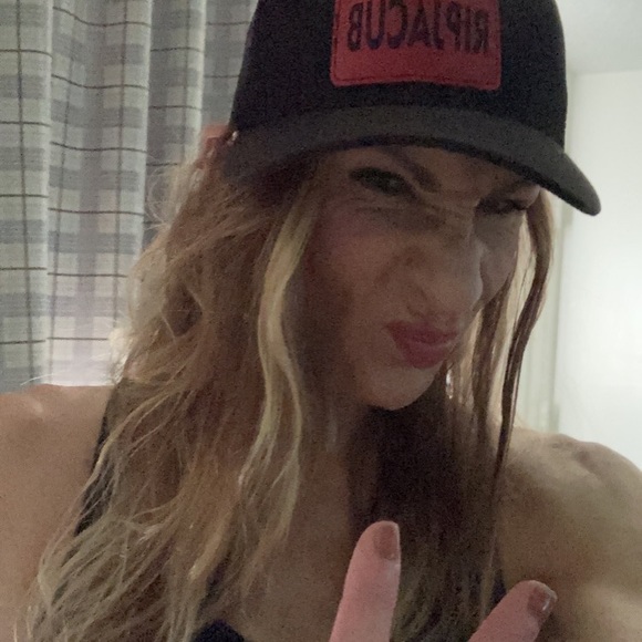 Meet your Posher, Erica - Picture 9 of 17